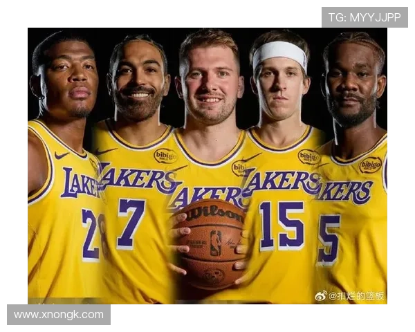 NBA赛季最新动态：湖人签约明星球员，勇士阵容调整引关注